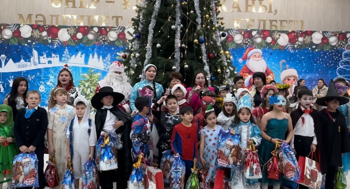 Жаңа жылға балалық шақ сыйлаған