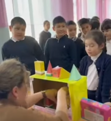 «Математика вокруг нас» тақырыбында көңілді қоңырау