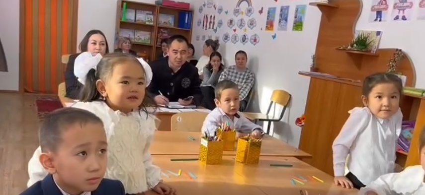 🔢 «Артық, кем, тең» тақырыбында ашық сабақ өткізді.