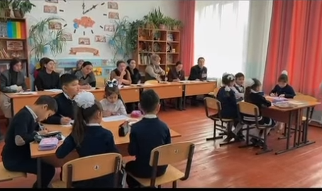 🔤 «Күн, Жер және Ай» тақырыбында ашық сабақ өткізді.
